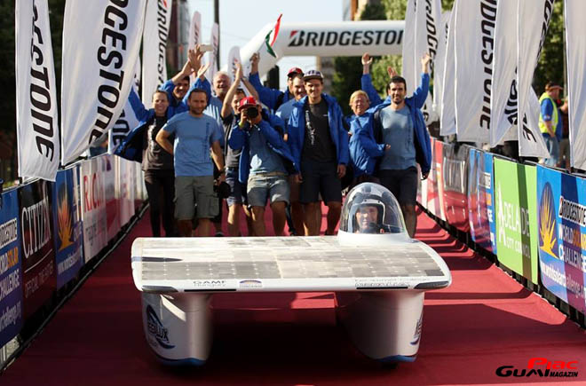 3000 kilométeres versenyen, Bridgestone abroncsokon ért célba a magyar Megalux napelemes autó Ausztráliában