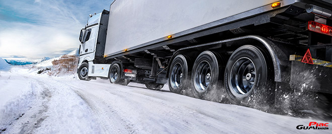 Hankook vállalat bemutatja új SmartControl TW01 speciális téli gumiabroncsát tehergépjármű pótkocsikhoz.
