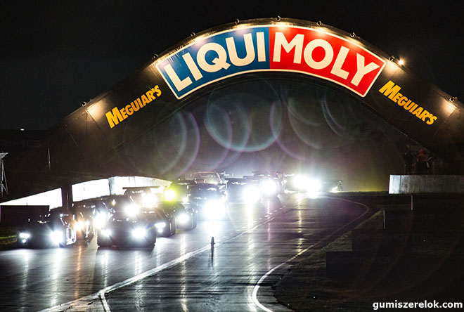  A LIQUI MOLY 2013 óta adja nevét a Mount Panorama Circuiten megtartott, 12 órás versenyhez. Ezen kívül a kék-piros logó minden versenyautó szélvédőjén látható. 