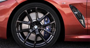 A Bridgestone, a világ legnagyobb gumiabroncs- és gumitermékgyártója, egyben a BMW első számú abroncsbeszállítója is. A legújabb abroncstechnológiával a Bridgestone a szokásos kínálat és kereslet határait feszegeti. Ezt jól példázzák a BMW új X5-ös, 8-as és 3-as sorozatai, melyek mind Bridgestone abroncsokat kaptak gyári szerelésként.