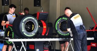 A Pirelli 1800 db F1-es gumiabroncsot semmisít meg azok után, hogy törölték a szezonnyitó Ausztrál Nagydíjat – az abroncsokat azonban újrahasznosítják, tüzelőanyag formájában Oxfordshire-be, egy cementgyárba kerülnek.