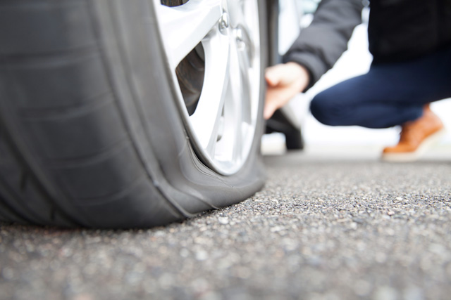 Az Apollo Tyres megbízásából készült felmérés szerint az autósok többsége nem foglalkozna egy a defekttel az út szélén