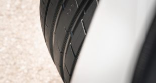 Az ultranagy teljesítményű Nokian Tyres Powerproof 1 gumiabroncs minőségi és könnyű vezetést tesz lehetővé