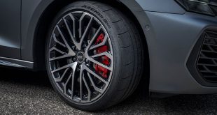 A Falken Tire Europe GmbH, a Sumitomo Rubber Group európai értékesítési vállalata örömmel jelenti be, hogy megkezdtük a FALKEN „AZENIS RS820” gumiabroncsok szállítását az Audi S3 számára.