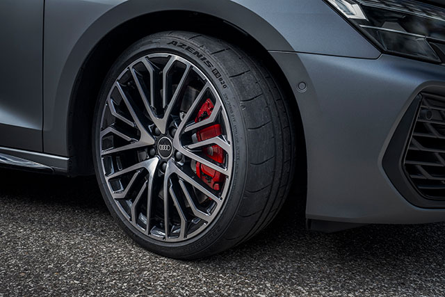 A Falken Tire Europe GmbH, a Sumitomo Rubber Group európai értékesítési vállalata örömmel jelenti be, hogy megkezdtük a FALKEN „AZENIS RS820” gumiabroncsok szállítását az Audi S3 számára.