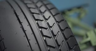 PIRELLI P ZERO: A TÖRTÉNELEM ELSŐ ULTRA NAGY TELJESÍTMÉNYŰ ABRONCSÁNAK 40 ÉVES SZÜLETÉSI JUBILEUMÁT ÜNNEPELJÜK