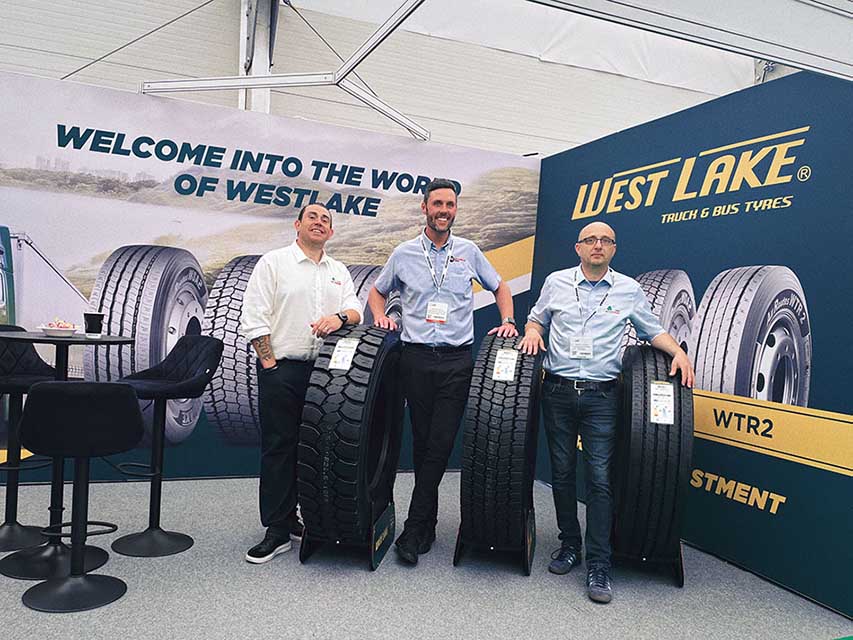 Barcsik Ákos, a ZC Rubber Europe vezérigazgató-helyettese, Andrew Reitzner, az Egyesült Királyság országos értékesítési vezetője és Richard Allen, az International Tyres kereskedelmi igazgatója köszöntötte a látogatókat, és megvitatták a Gen II termékcsalád előnyeit.