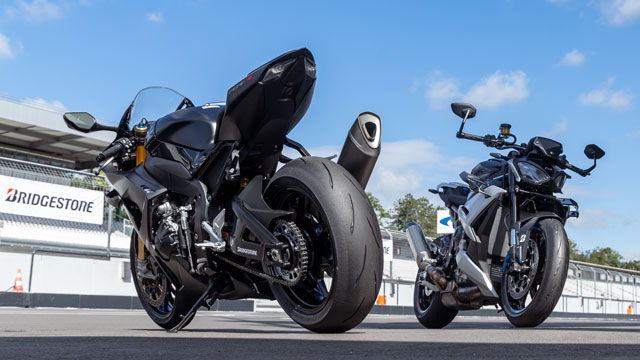 Versenygumi-technológia a közutakon - Bridgestone BATTLAX RACING STREET RS12 Januártól elérhető a Bridgestone legújabb prémium motoros abroncsa, amely a versenypályák tapasztalatait hozza el a mindennapokba.