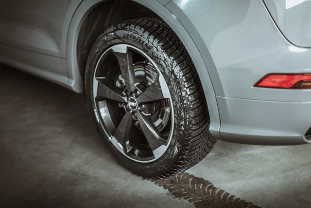 Nagy márkák a sor végén!? Az AUTO BILD 195/55R16- os négyévszakos gumiabroncsokat tesztelt változó éghajlati viszonyok között.