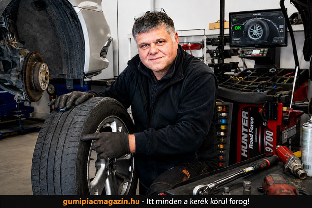 A gumis nem csak kereket cserél, hanem ellenőriz is!